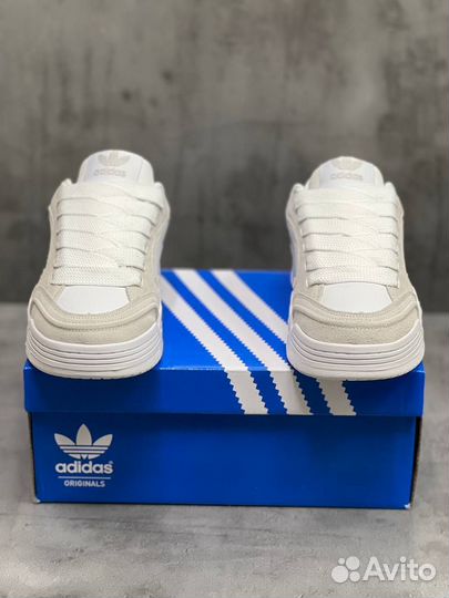 Кроссовки adidas белые