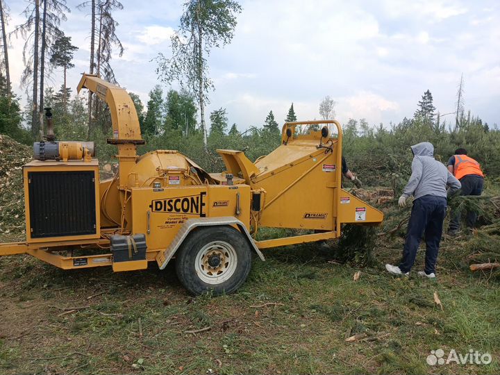 Аренда дробилки веток. Измельчитель деревьев