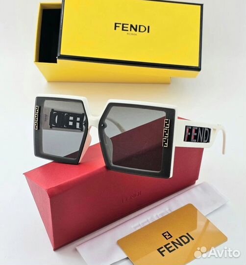 Солнцезащитные очки Fendi