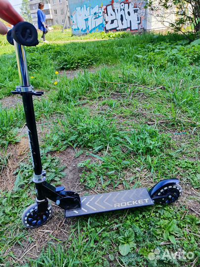 Самокат-снегокат