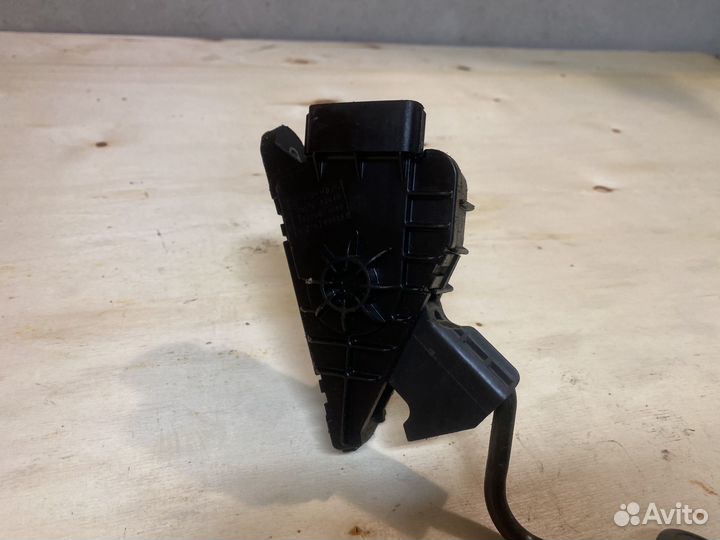 Педаль газа Toyota Harrier GSU30