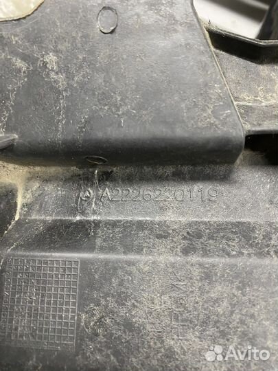 Подфарник правый на мерседес w222