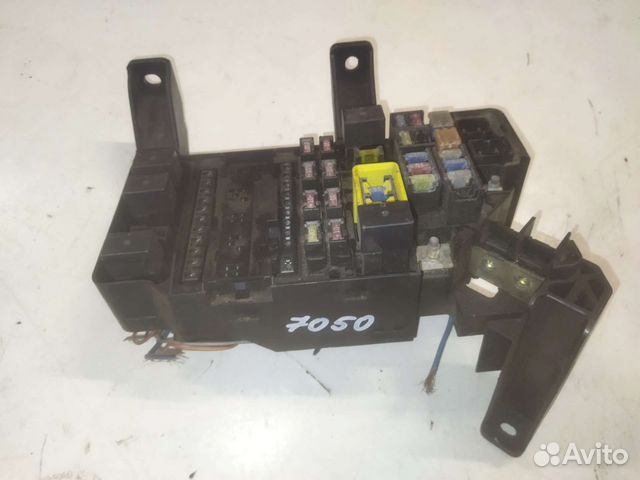 Блок предохранитель Mitsubishi Pajero 3 2000-06