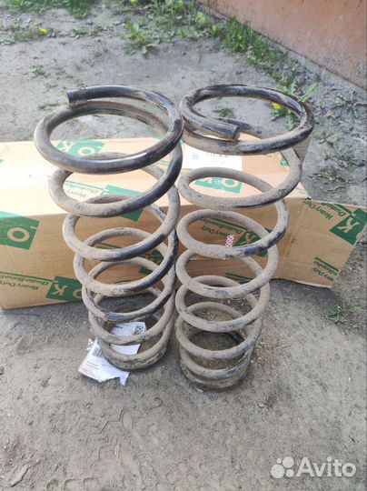 Nissan Laurel C34-35 Задние пружины амортизаторов