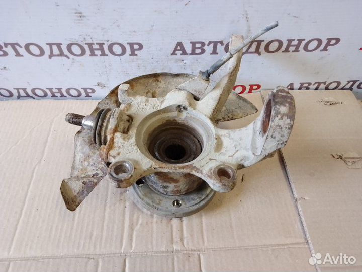 Поворотный кулак передний левый Volkswagen