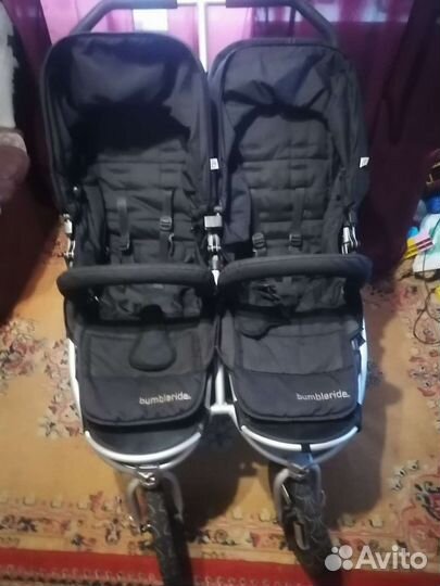Коляска для двойни bumbleride