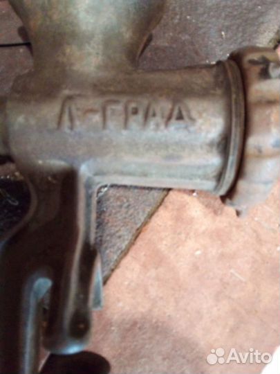 Мясорубка ручная чугунная