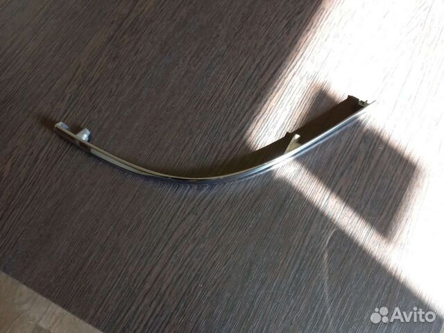 Хром на задний фонарь правый Toyota LC 200 2016