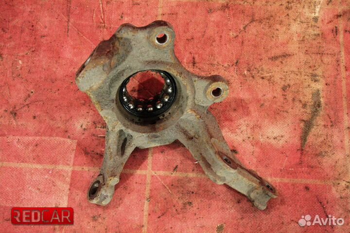 Кулак передний правый Renault Duster