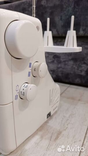 Швейная машина elna