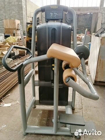 Тренажер для ягодичных мышц Technogym Glute