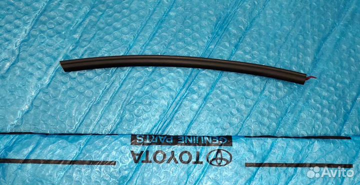 Молдинг стекла багажника Рав 4 4 левый Новый 15-19