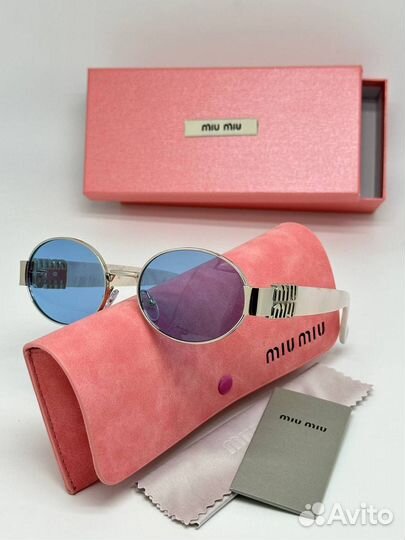 Солнцезащитные очки Miu Miu