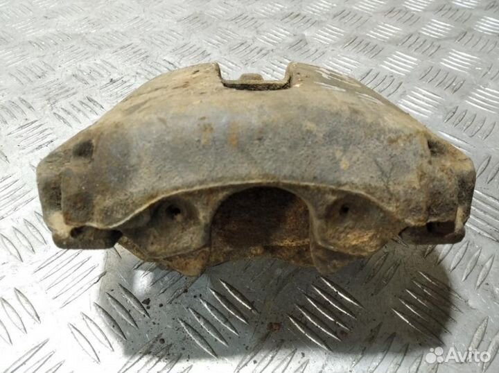 Суппорт передний левый Mazda 3 BK бк