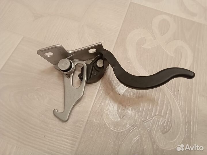 Крюк капота BMW X5 e53