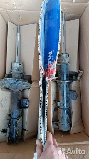 Амортизатор передний правый Киа Рио 3