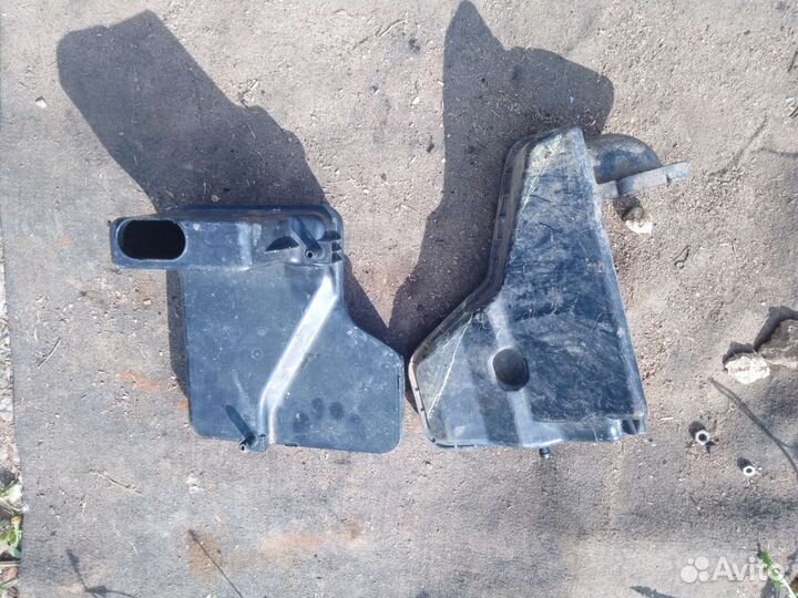 Резонатор воздушного фильтра Mitsubishi RVR