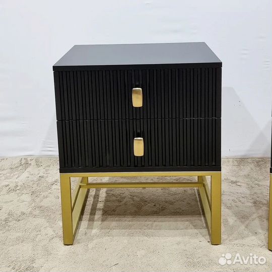 Тумбочка прикроватная черная