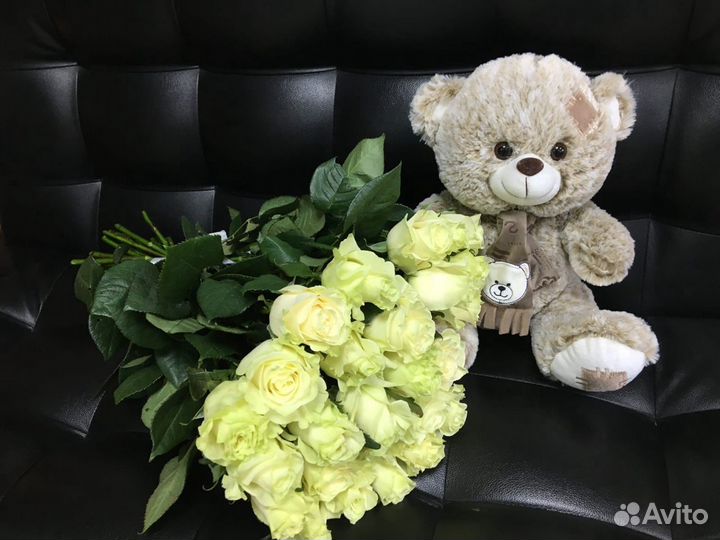 27 белых роз Эквадор (50 см). Доставка