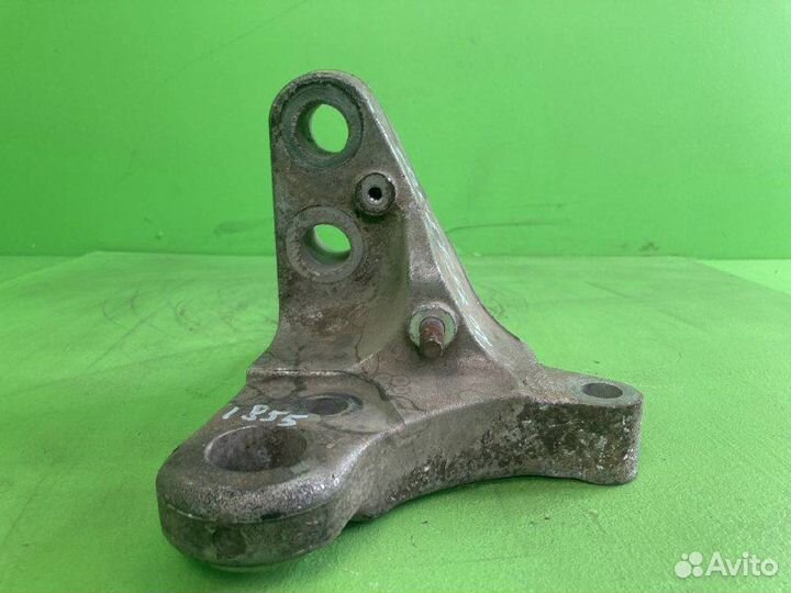 Кронштейн двигателя volvo FH13