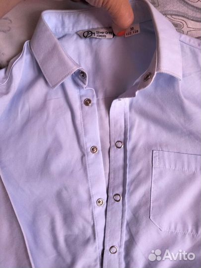 Школьная форма и голубая рубашка на мальчика