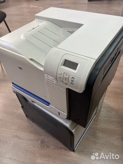 Принтер hp CP3525dn