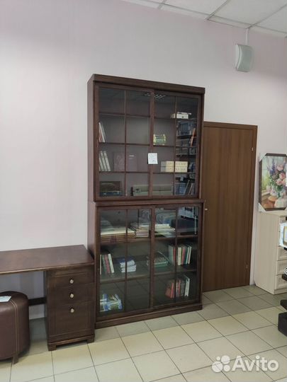 Стол письменный из массива