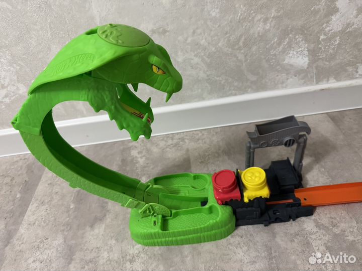 Hot wheels трек Атака ядовитой змеи