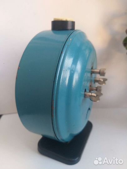 Часы будильник янтарь механический