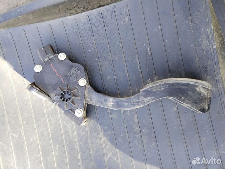 Педаль газа таета камри V50 2013г