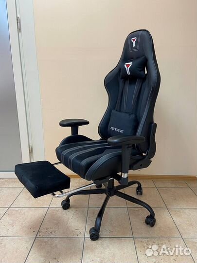 Кресло игровое с подставкой для ног