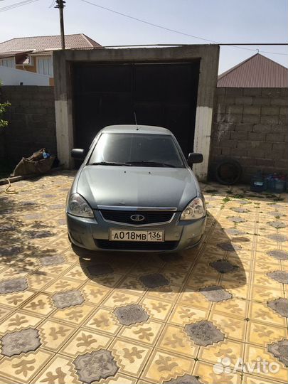 Капот на приору 2008