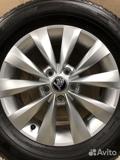 Skoda Karok R16 215/60 новые