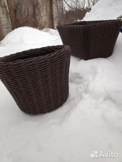 Кашпо из искусственного ротанга