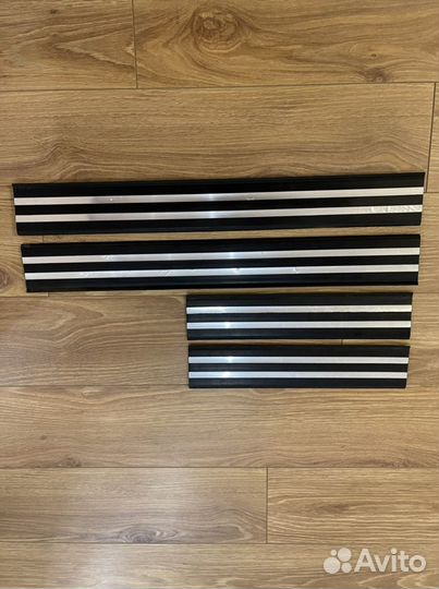 Накладки на пороги BMW e34