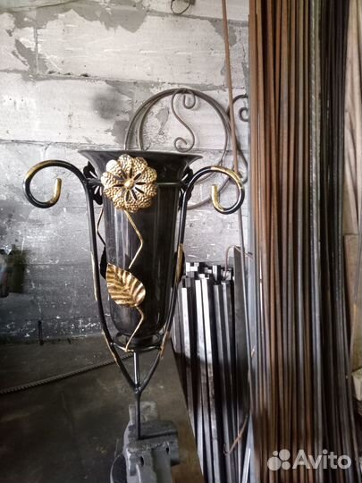 Подставка под вазу