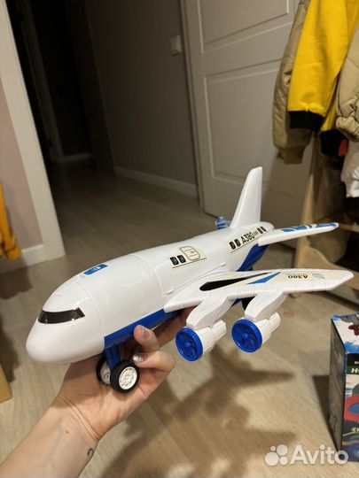 Самолет с инерционными машинками
