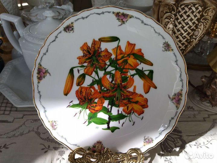 Тарелка Огненные Лилии Royal Albert, Англия