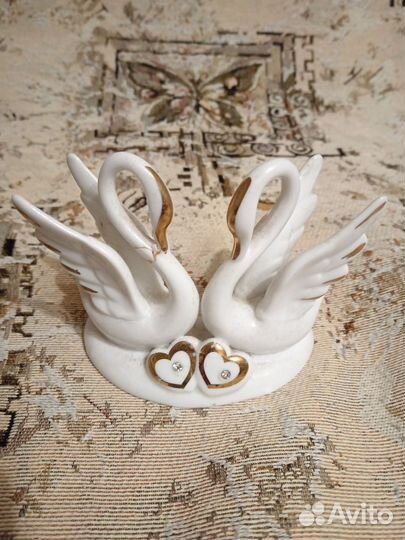Статуэтка лебедь