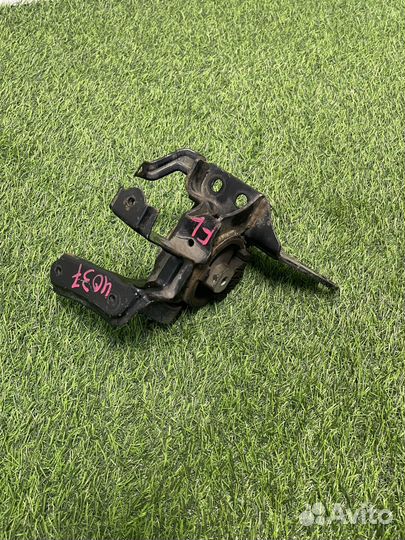 Подушка АКПП левая toyota noah 2RR70