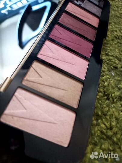 Тени для век revolution