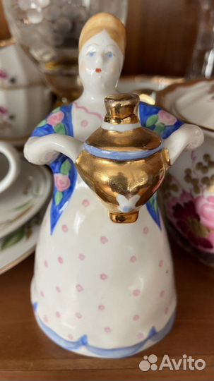 Статуэтка Девушка с самоваром