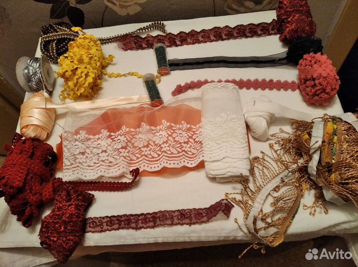 Кружева тесьма бахрома ленты товары для шитья