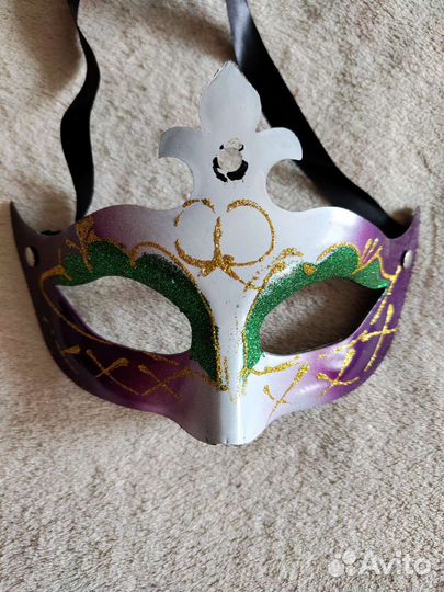 Маска маскарадная