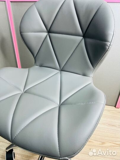 Стул мастера на колесиках со спинкой