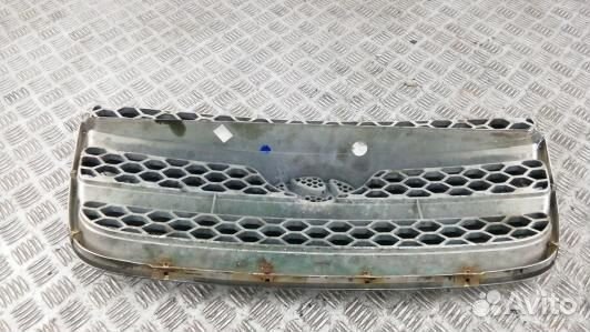 Решетка радиатора hyundai santa FE 2 (88Y18QF01)