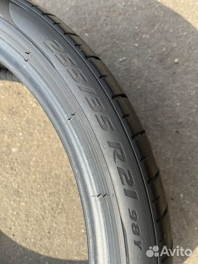 Pirelli P Zero PZ4 255/35 R21