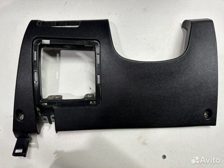 Консоль переднего панеля передний Hyundai Solaris