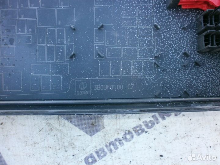 Крышка блока предохранителей Ford Focus 3