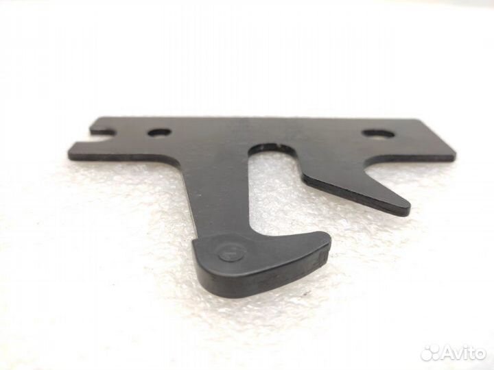 Крюк замка капота Audi A6 C7 1.8 CYG 2018